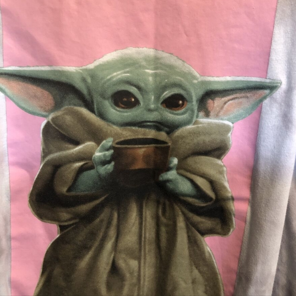 Fifth Sun Disney Mandalorian | size XL | Baby Yoda Long Sleeve Tee